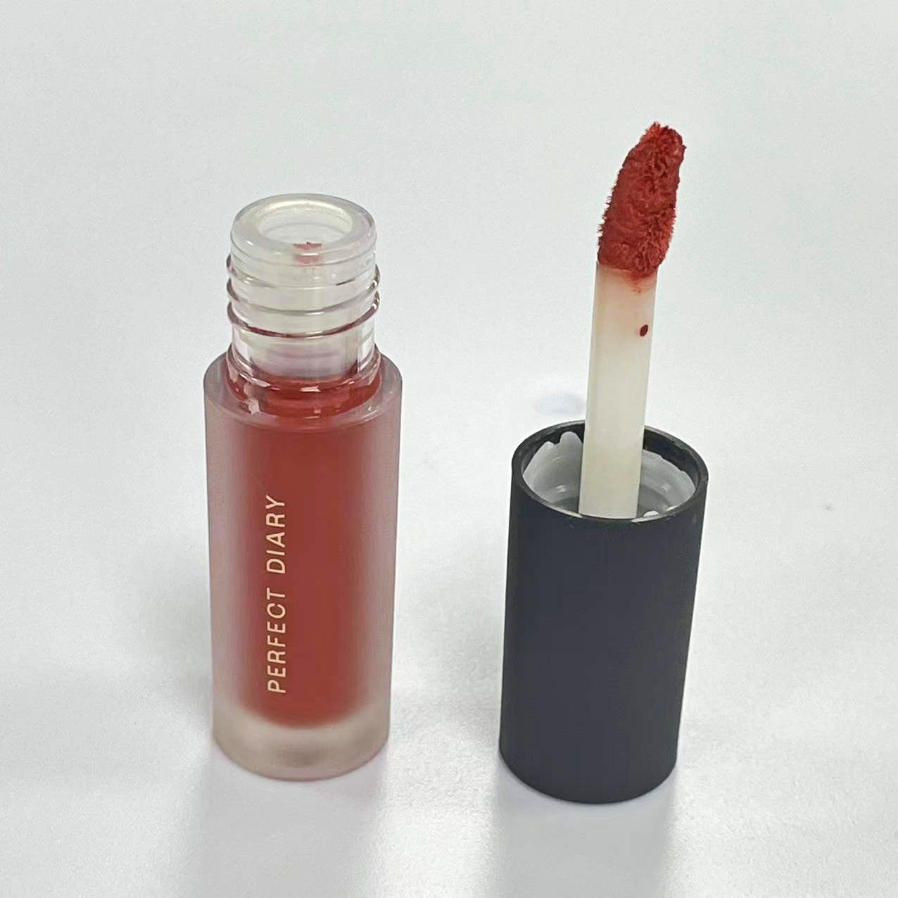 Mini lip gloss in case