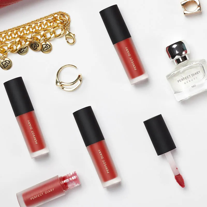 Mini lip gloss in case