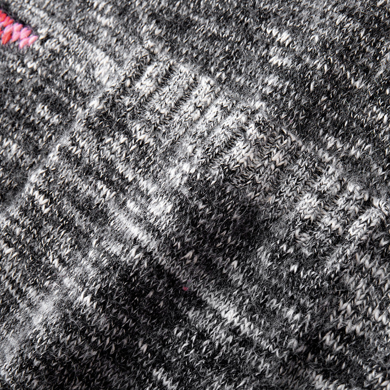 Stylish long-sleeved pullover with a round neckline, made from high-quality black and white mixed wool knit fabric.