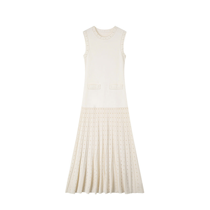 White dress with round neckline, sleeveless, pleated skirt with bead embroidery, high-quality knit fabric