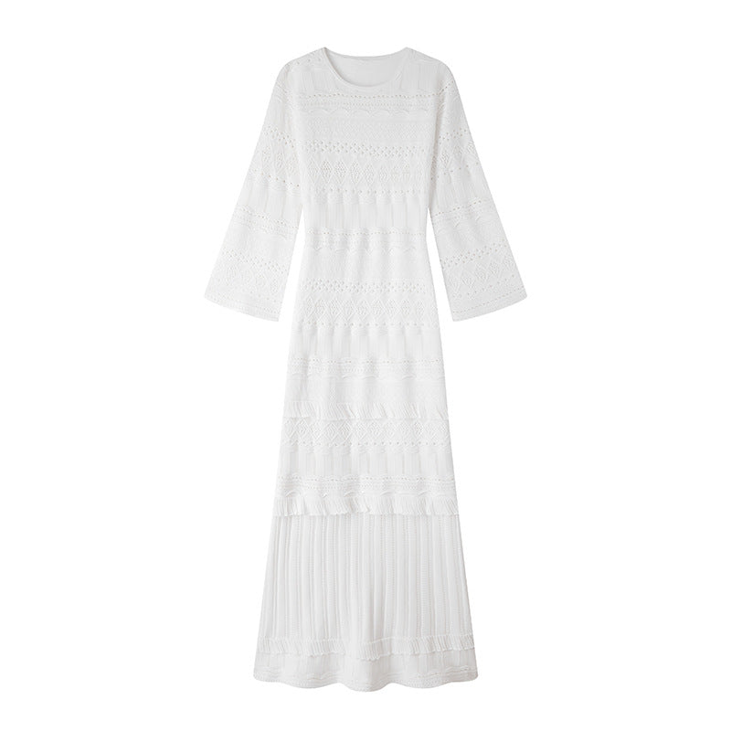 Elegant dress with round neckline, long sleeves, and drawstrings, made from high-quality beach knit fabric