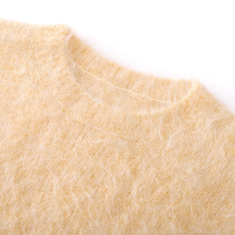 Elegant sweater with round neck, long sleeves, alpaca wool, and extremely high-quality long hair