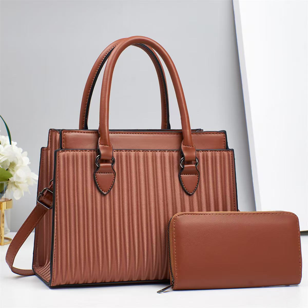 Korean version women's handbag 2025 new retro striped embossed large capacity contrasting color single shoulder crossbody tote mother bag