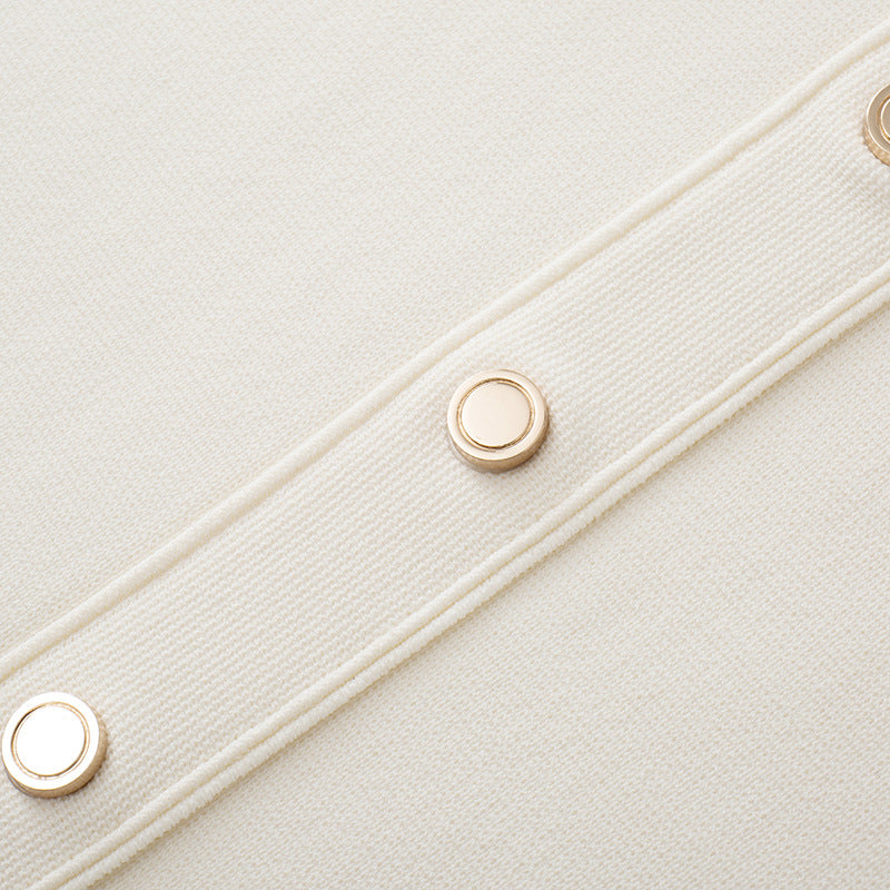 Fitted knit dress with French elegance, sleeveless, with round neckline and simple buttons, high quality