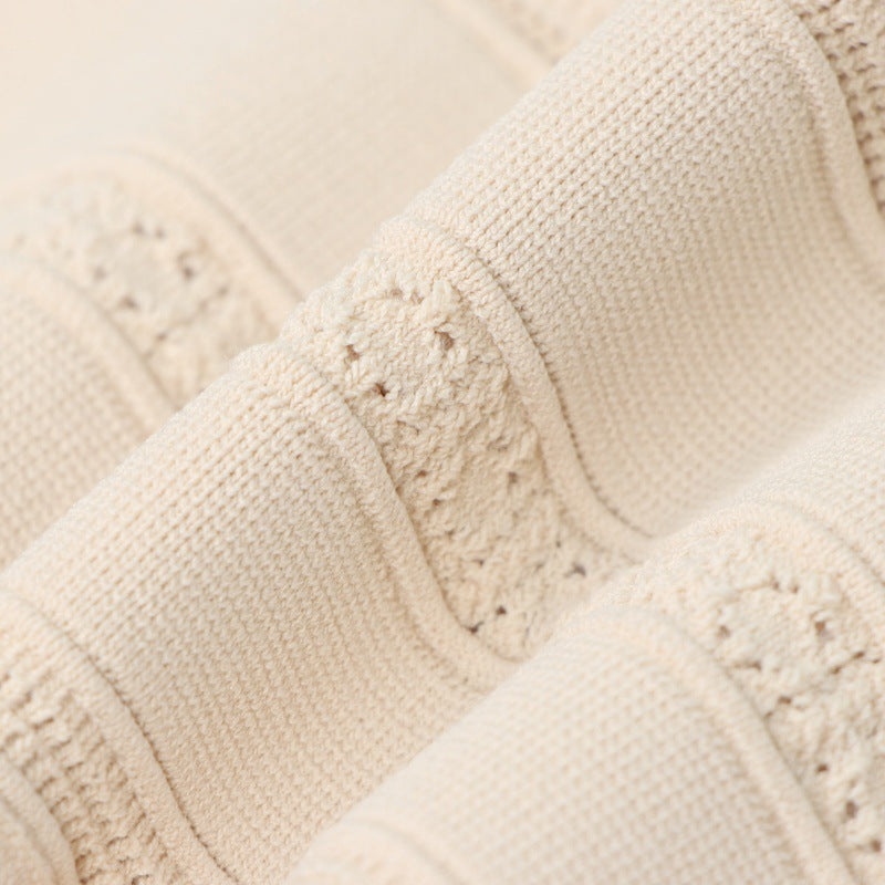 Elegant mid-length knit dress with high-quality French lace pattern