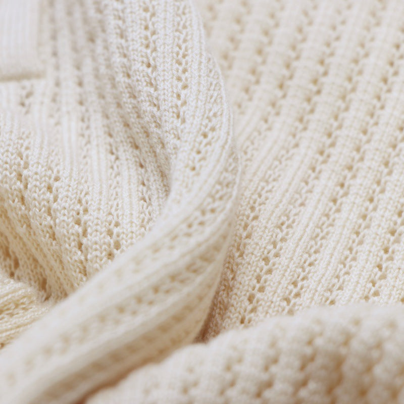 Elegant and sophisticated short-sleeved shirt with polo collar, made from high-quality Tencel