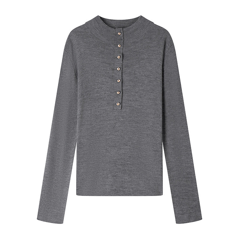 Stylish round-neck sweater with long sleeves and buttons, made from high-quality wool