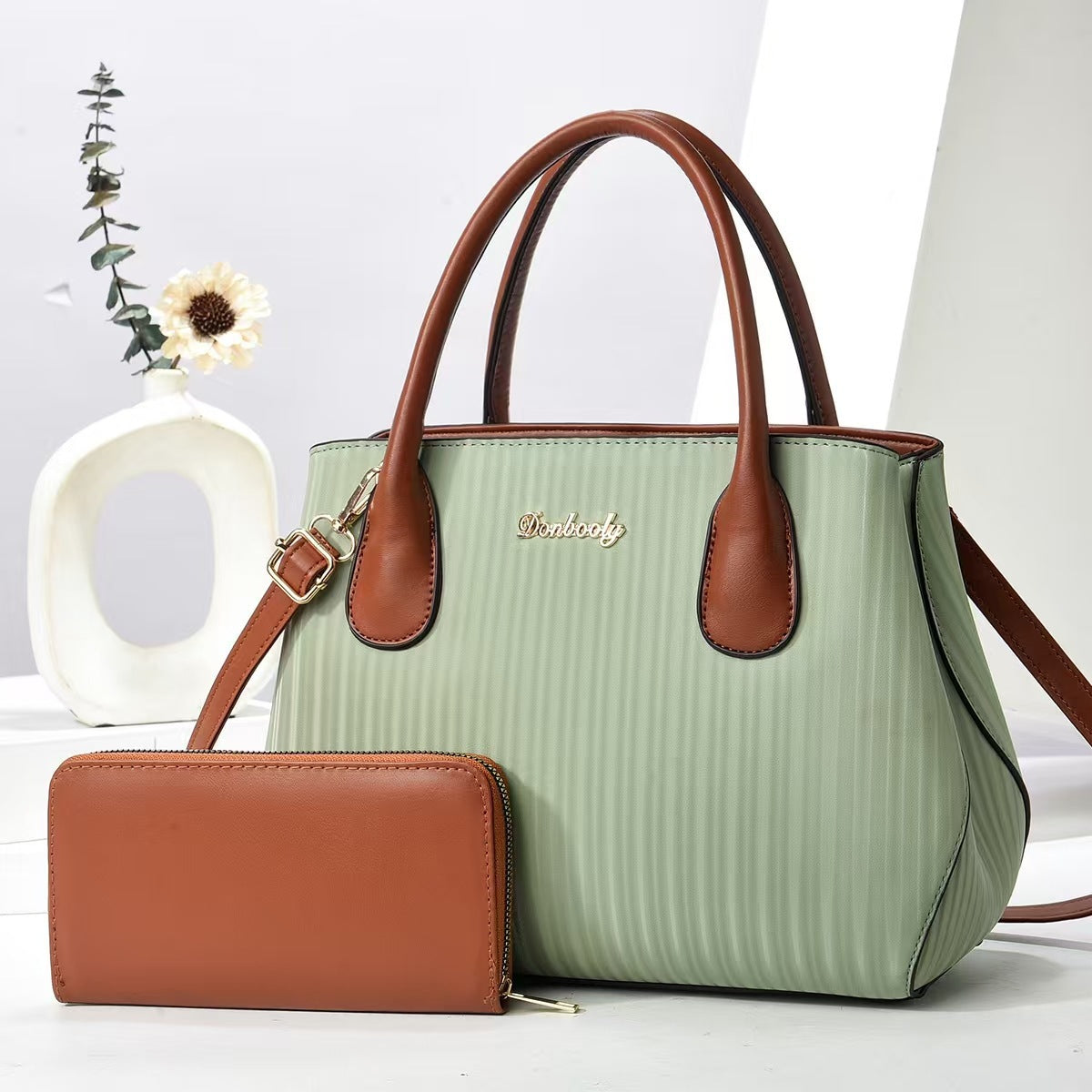 2025 new trendy and stylish large capacity contrasting color middle-aged mother bag, light luxury single shoulder crossbody mother bag, one piece hair replacement