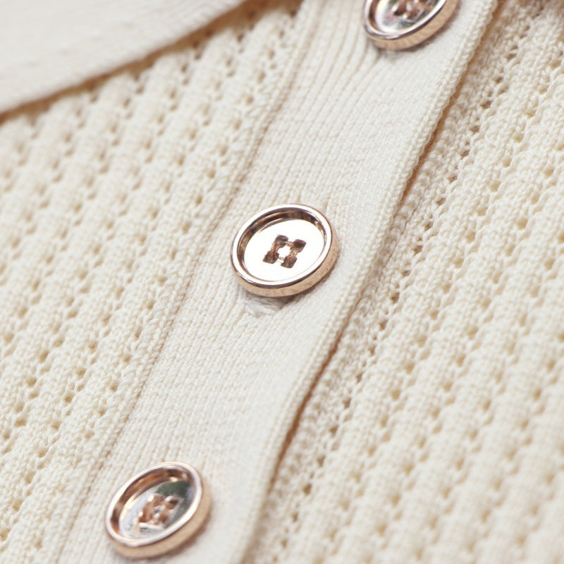 Elegant and sophisticated short-sleeved shirt with polo collar, made from high-quality Tencel