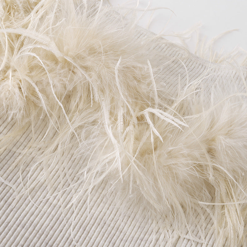 Elegant and sophisticated wool blouse with bare shoulders and high-quality feather knit