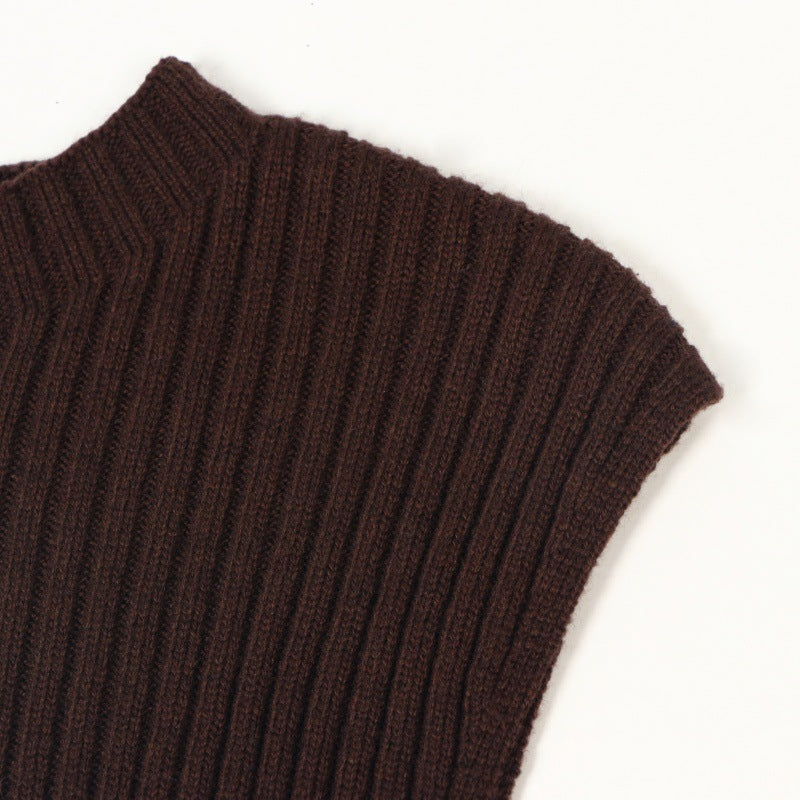 Elegant sleeveless ribbed cashmere wool dress with round neckline in high-quality coffee brown