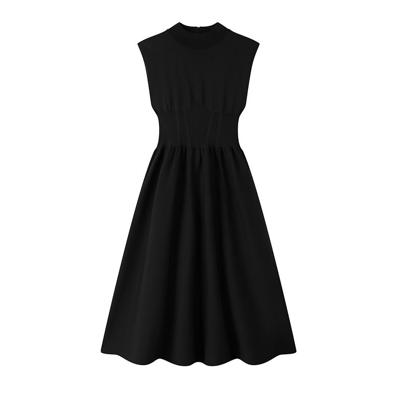 Elegant and simple black dress with a round neckline, fitted waist, stretch fabric, and short sleeves, made from high-quality knit fabric