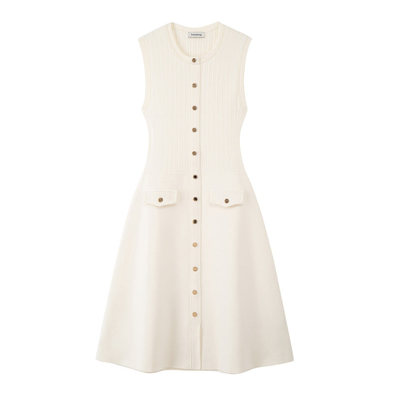 Fitted knit dress with French elegance, sleeveless, with round neckline and simple buttons, high quality