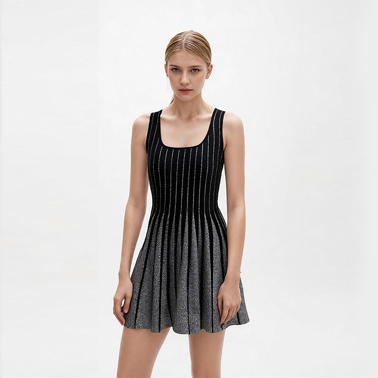 Short sleeveless dress with French elegance, square neckline, defined waist, and high-quality Jacquard knit fabric