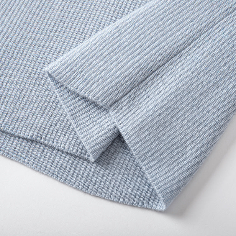 Elegant sweater with stretchy texture and soft, versatile fit, featuring a V-neck and long sleeves, made from high-quality wool