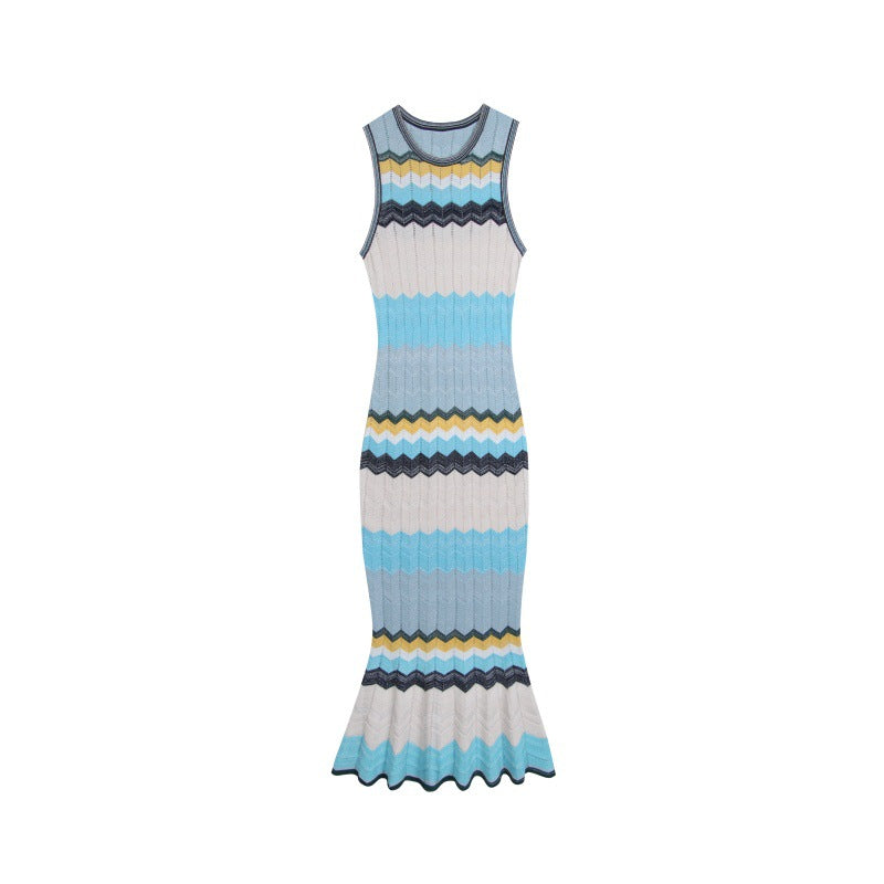 Elegant sleeveless knit dress with wavy stripes, mid-length and fishtail, high quality