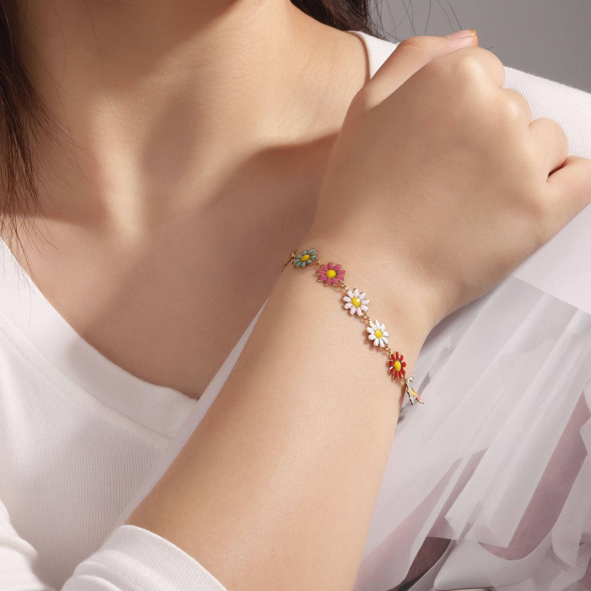 Stainless steel colorful sunflower bracelet cross-border daisy drip oil adjustable high-end feeling plated 18K gold titanium steel bracelet