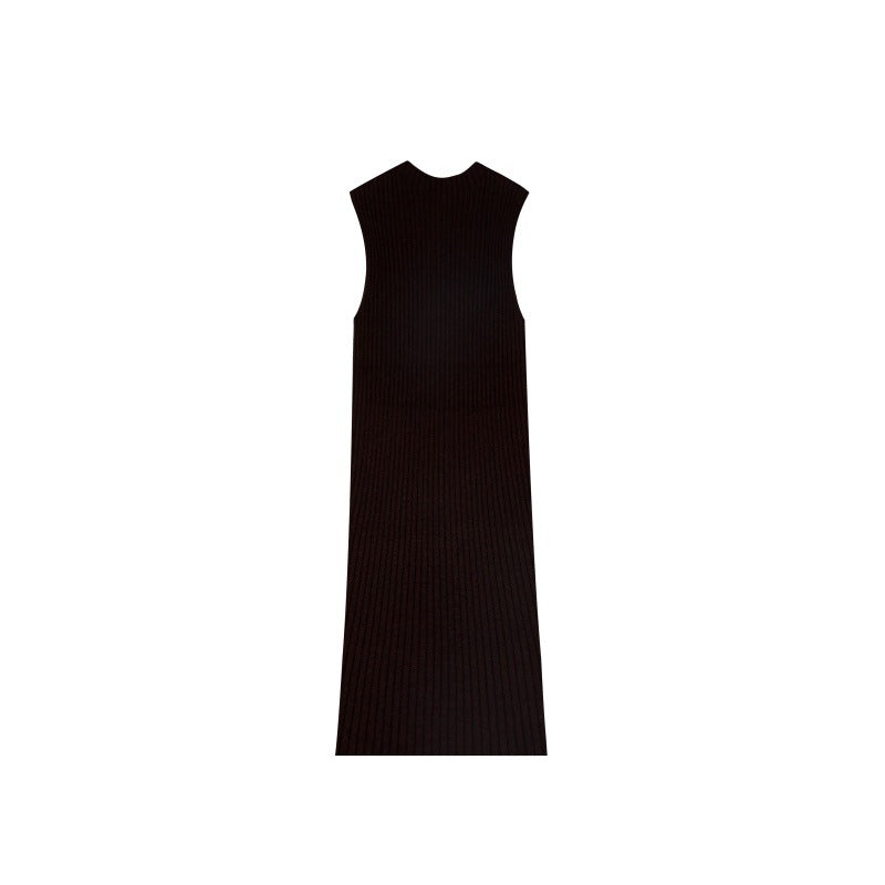 Elegant sleeveless ribbed cashmere wool dress with round neckline in high-quality coffee brown