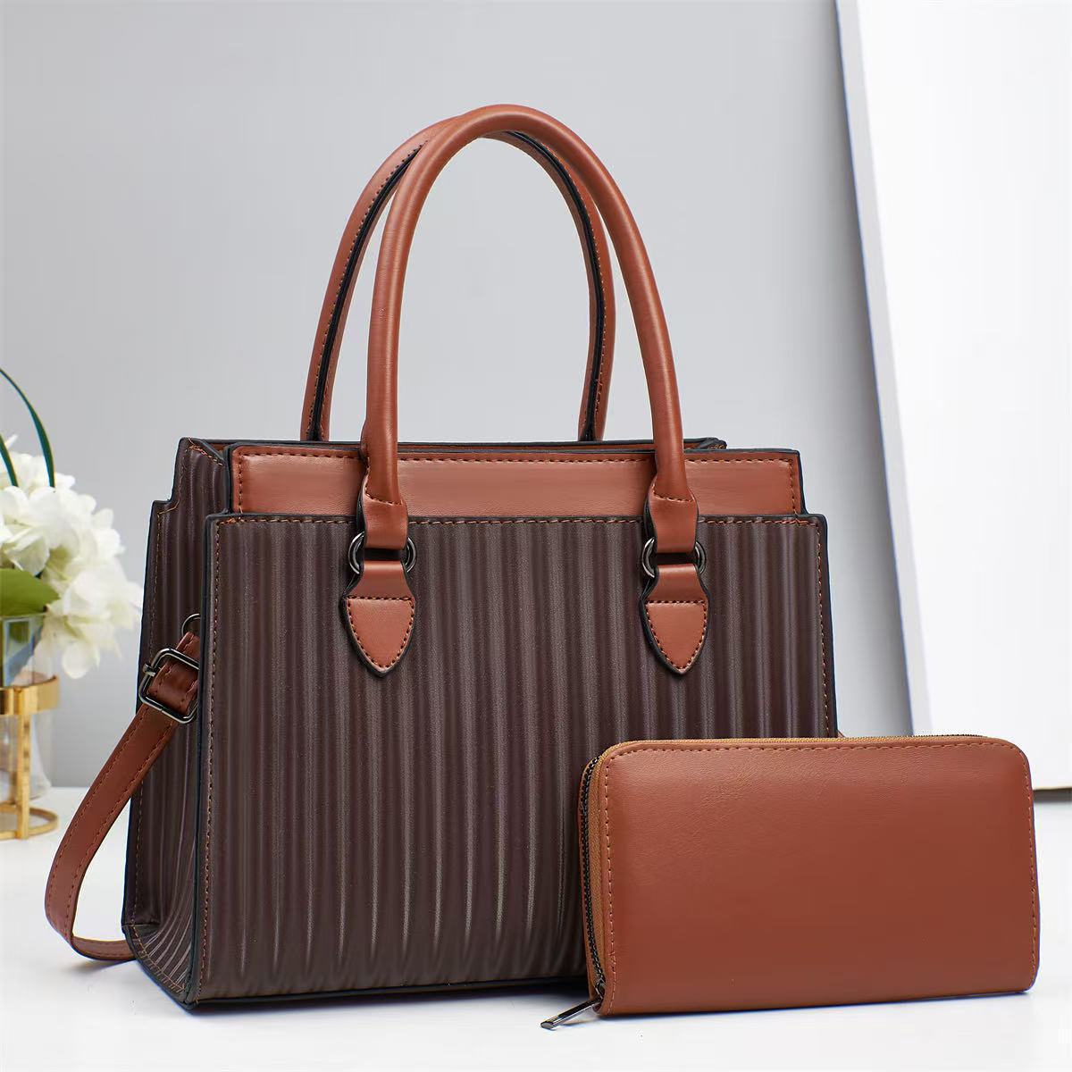 Korean version women's handbag 2025 new retro striped embossed large capacity contrasting color single shoulder crossbody tote mother bag