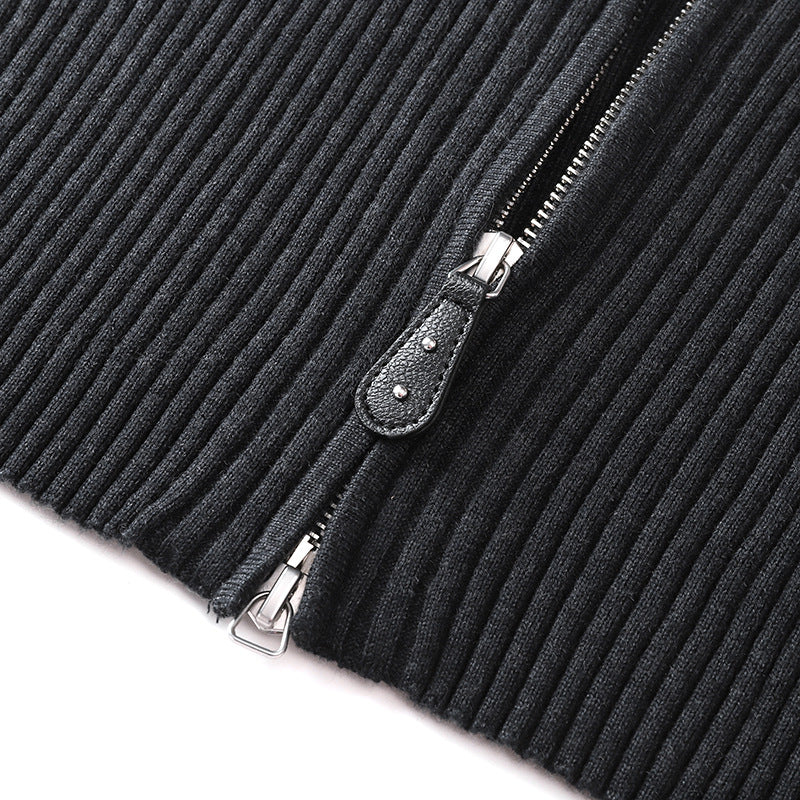 Elegant and sophisticated jacket with round collar, long sleeves, double zipper, and high-quality cotton knit fabric