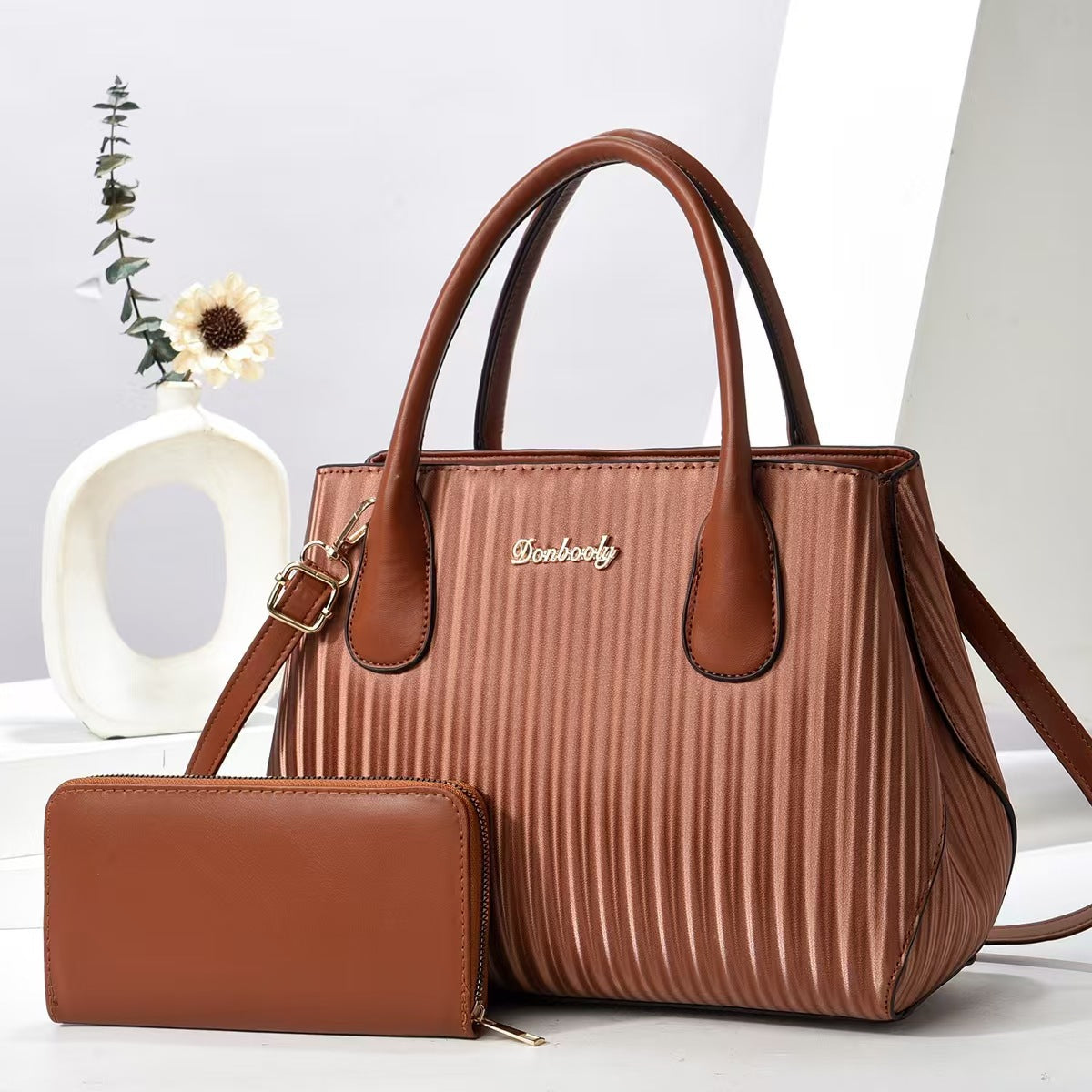 2025 new trendy and stylish large capacity contrasting color middle-aged mother bag, light luxury single shoulder crossbody mother bag, one piece hair replacement