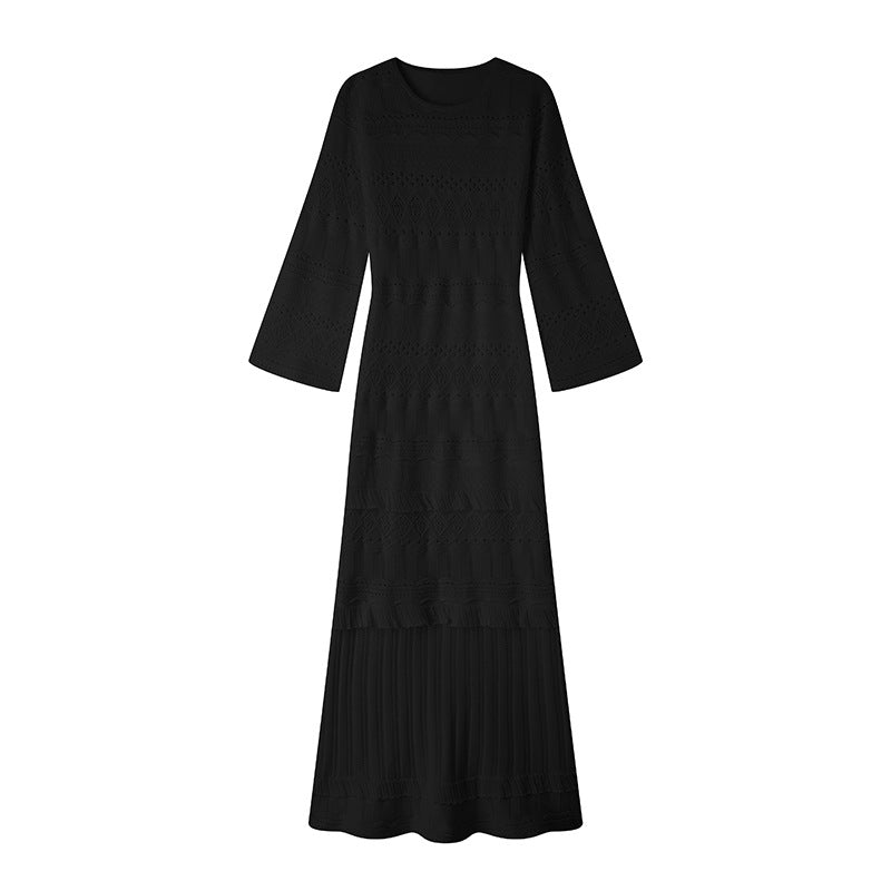 Elegant dress with round neckline, long sleeves, and drawstrings, made from high-quality beach knit fabric
