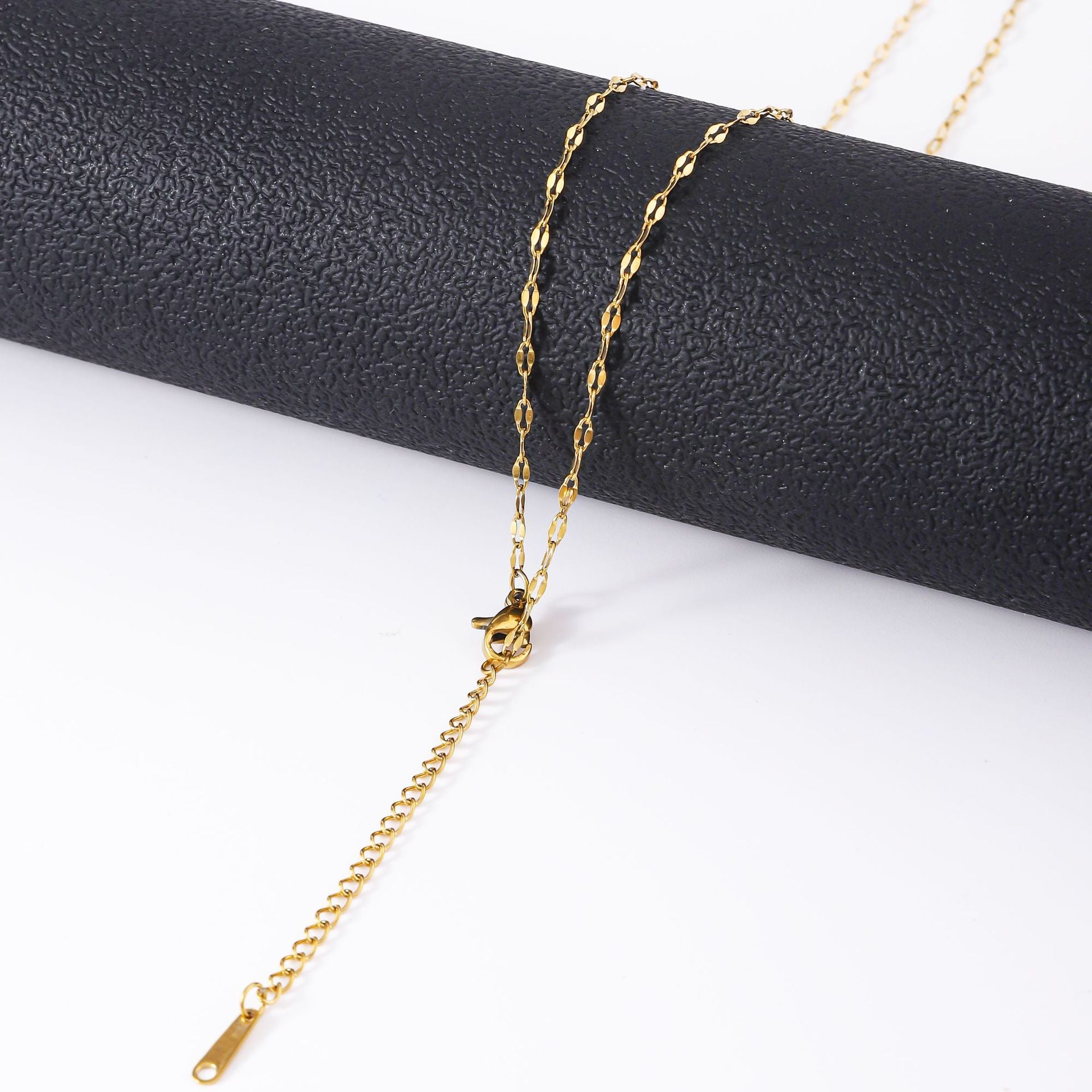 Stainless steel lip chain, snowflake chain, collarbone chain, floral chain, and long tail chain, women's titanium steel lip necklace