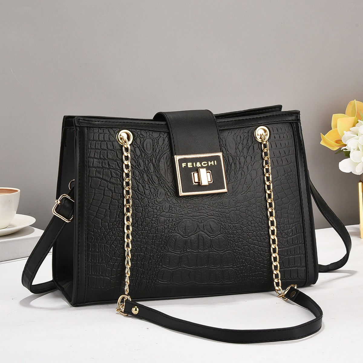 Cross border large bag 2024 new trend, large capacity embossed crocodile pattern single shoulder handbag, simple tote bag for women