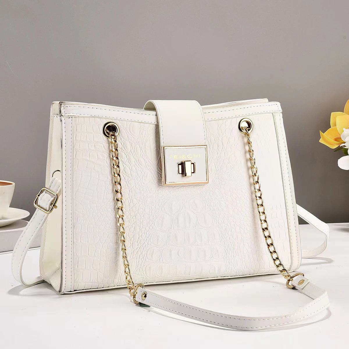 Cross border large bag 2024 new trend, large capacity embossed crocodile pattern single shoulder handbag, simple tote bag for women