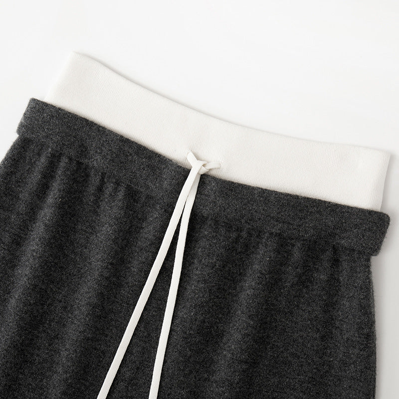 Fitted gray knit midi skirt, high elastic waistband, made from a blend of high-quality wool and cashmere