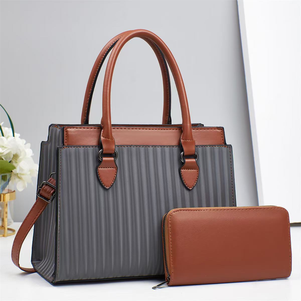 Korean version women's handbag 2025 new retro striped embossed large capacity contrasting color single shoulder crossbody tote mother bag