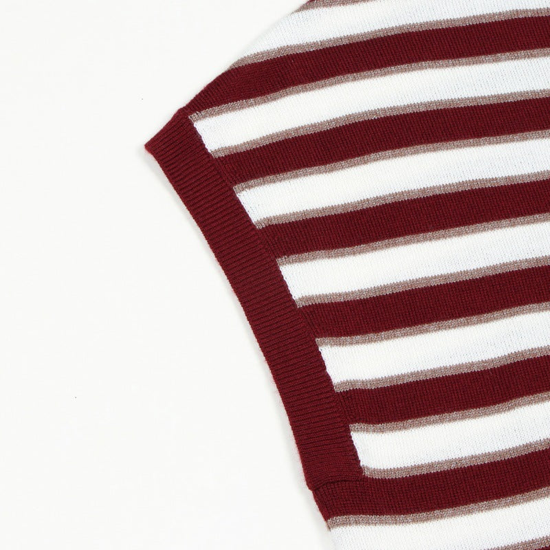 Stylish sleeveless pullover with a round neckline and stripes in high-quality wool knit