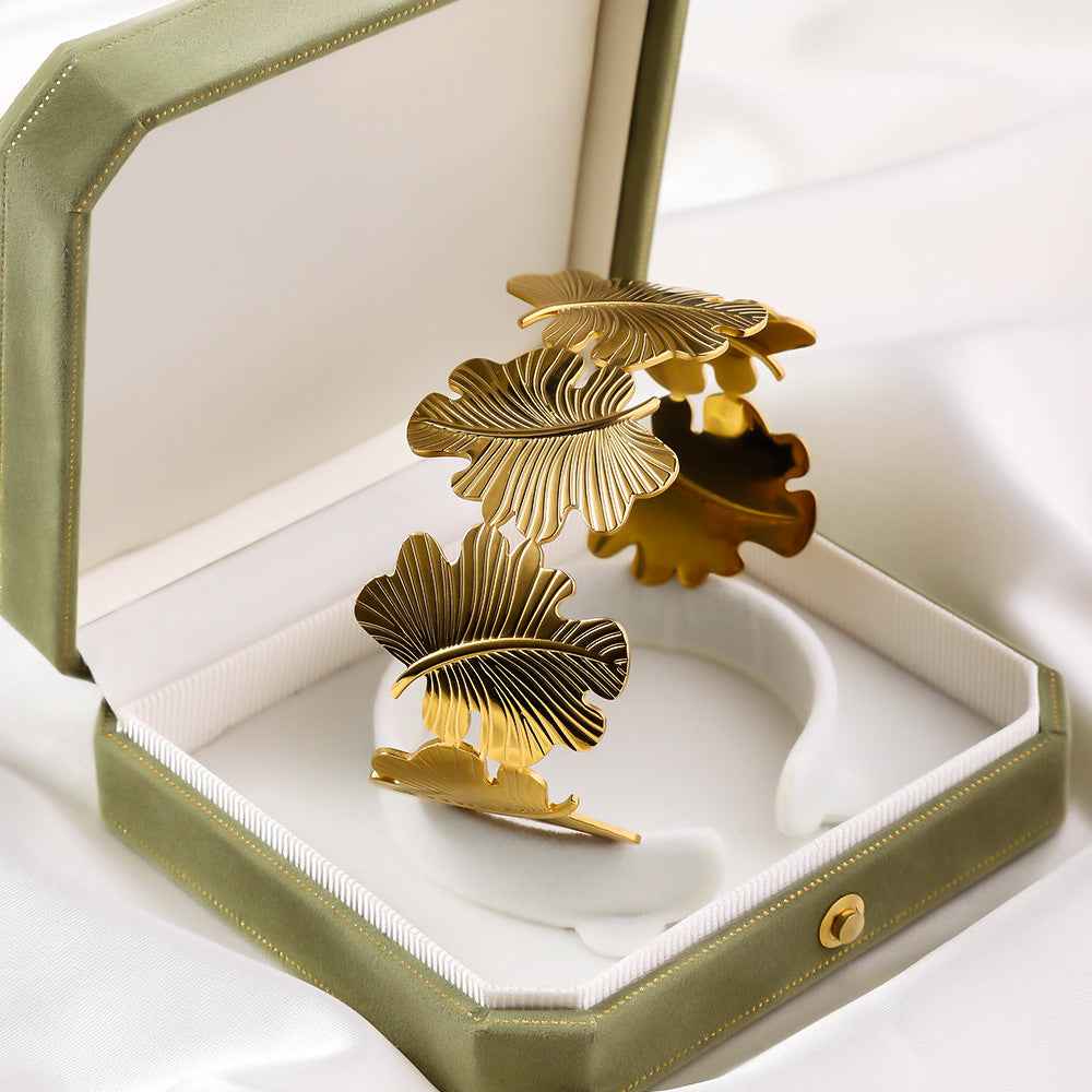 Stainless steel hydraulic opening bracelet cross-border European and American high-end feeling plated 18K gold women's retro exaggerated titanium steel bracelet