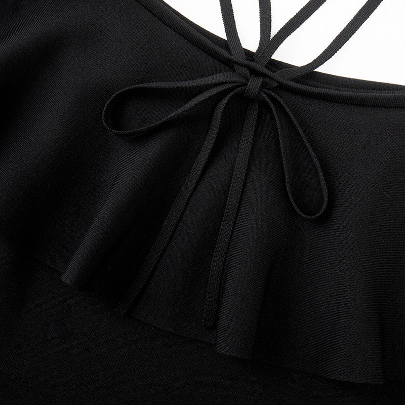 High-quality knit blouse with halter neckline and ruffles