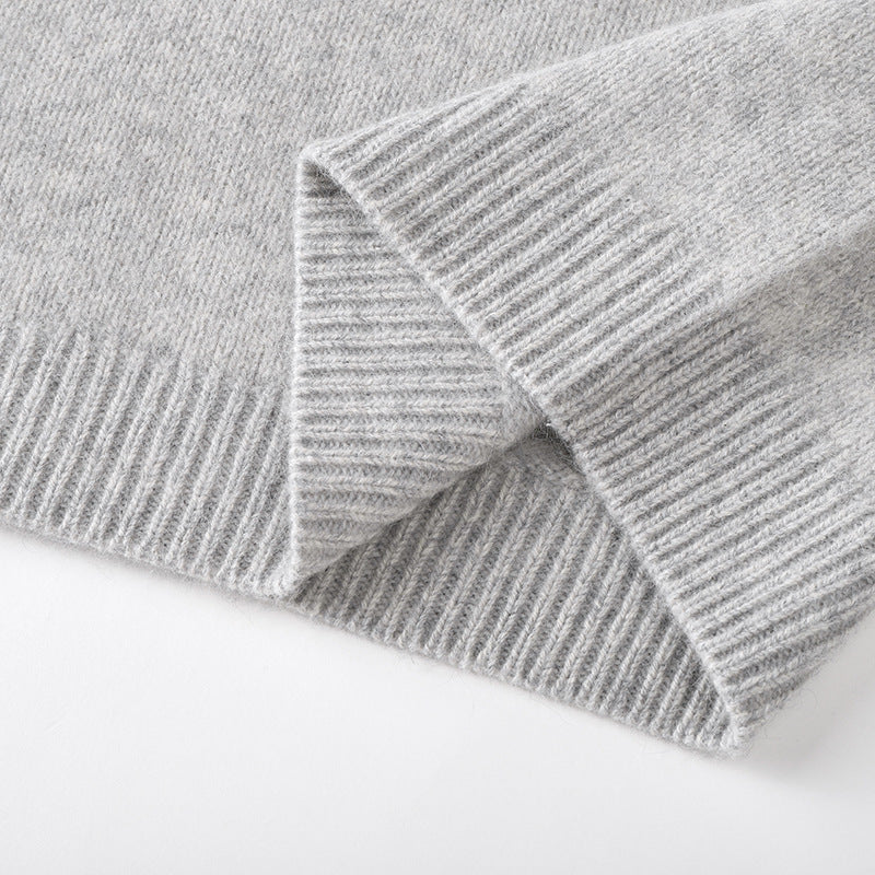 Stylish pullover with oversized round neckline, soft and cozy, made from high-quality wool and raccoon fur