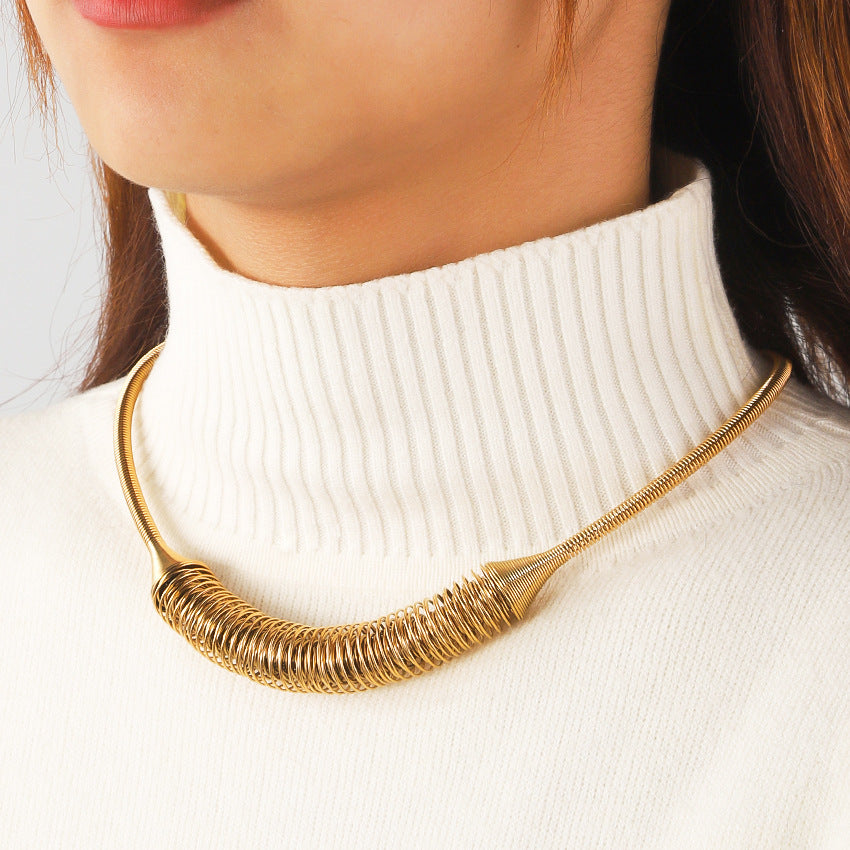 Stainless steel spring necklace for European and American women, vacuum plated 18K gold, fashionable and simple geometric ring titanium steel necklace