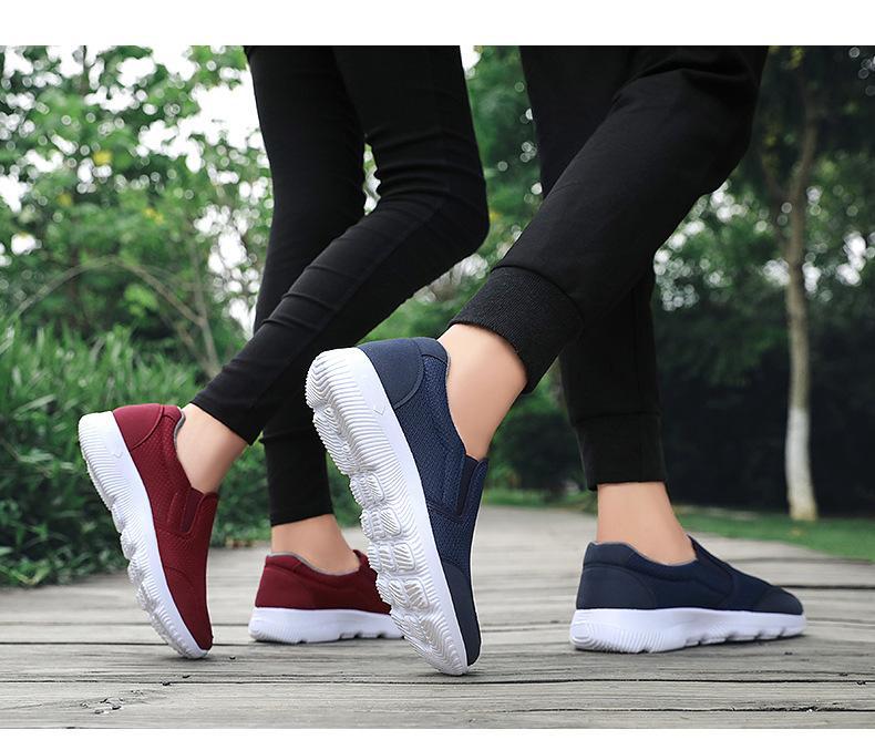 Old Beijing cloth shoes for couples, elderly shoes for sale and wholesale, soft soled sports shoes, middle-aged and elderly walking shoes, low heel soft sole