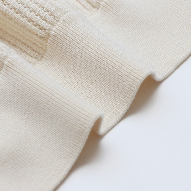 Elegant and sophisticated short-sleeved shirt with polo collar, made from high-quality Tencel