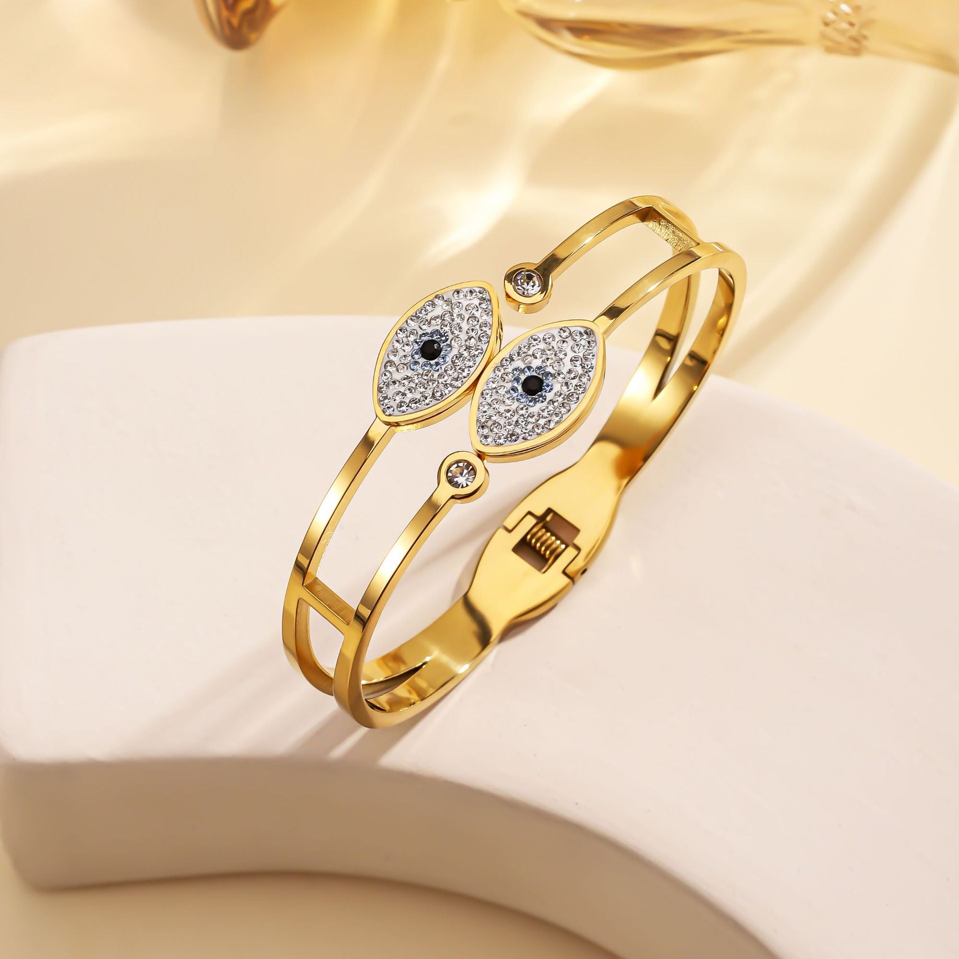 Cross border stainless steel spring bracelet, popular in Europe and America, Devil's Eye bracelet, personalized and high-end, open titanium steel bracelet