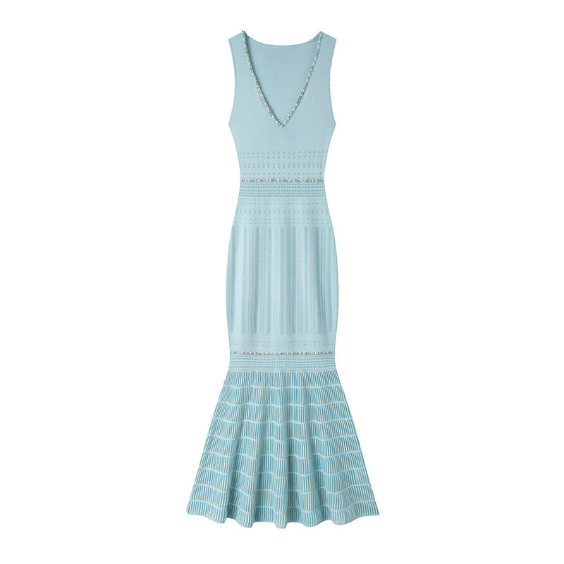 Elegant sleeveless V-neck dress with bead embroidery and high-quality fishtail hem