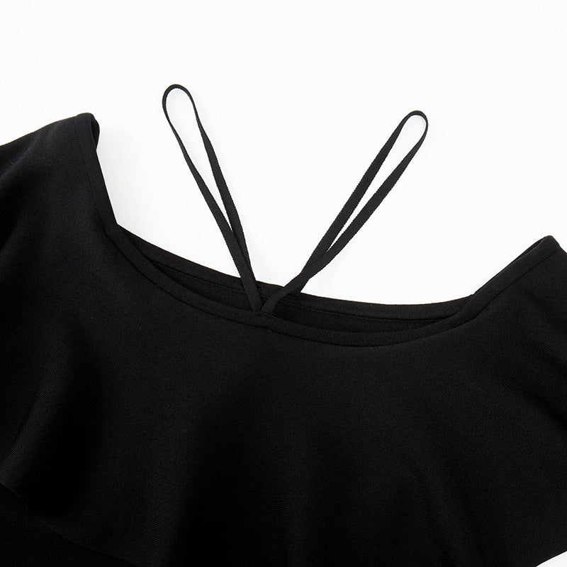High-quality knit blouse with halter neckline and ruffles