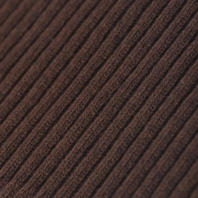 Elegant sleeveless ribbed cashmere wool dress with round neckline in high-quality coffee brown