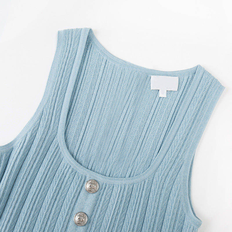 Elegant dress with square neckline, sleeveless, strapless, and pleated, made of high-quality knit fabric
