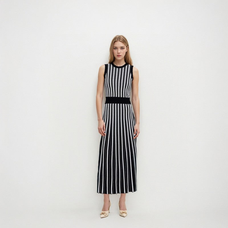 Knitted dress with round neckline, sleeveless and A-line cut, with high-quality black and white stripes