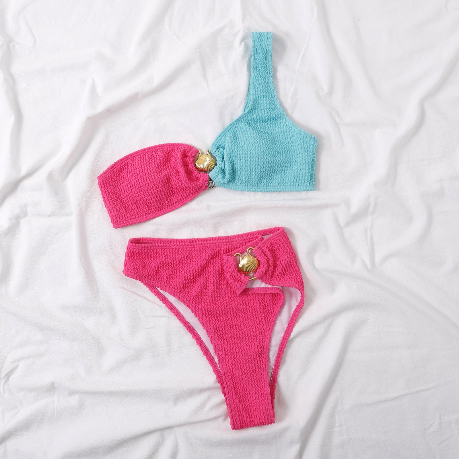 Contrasting color swimsuit bikini set