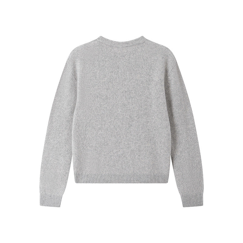 Stylish pullover with oversized round neckline, soft and cozy, made from high-quality wool and raccoon fur