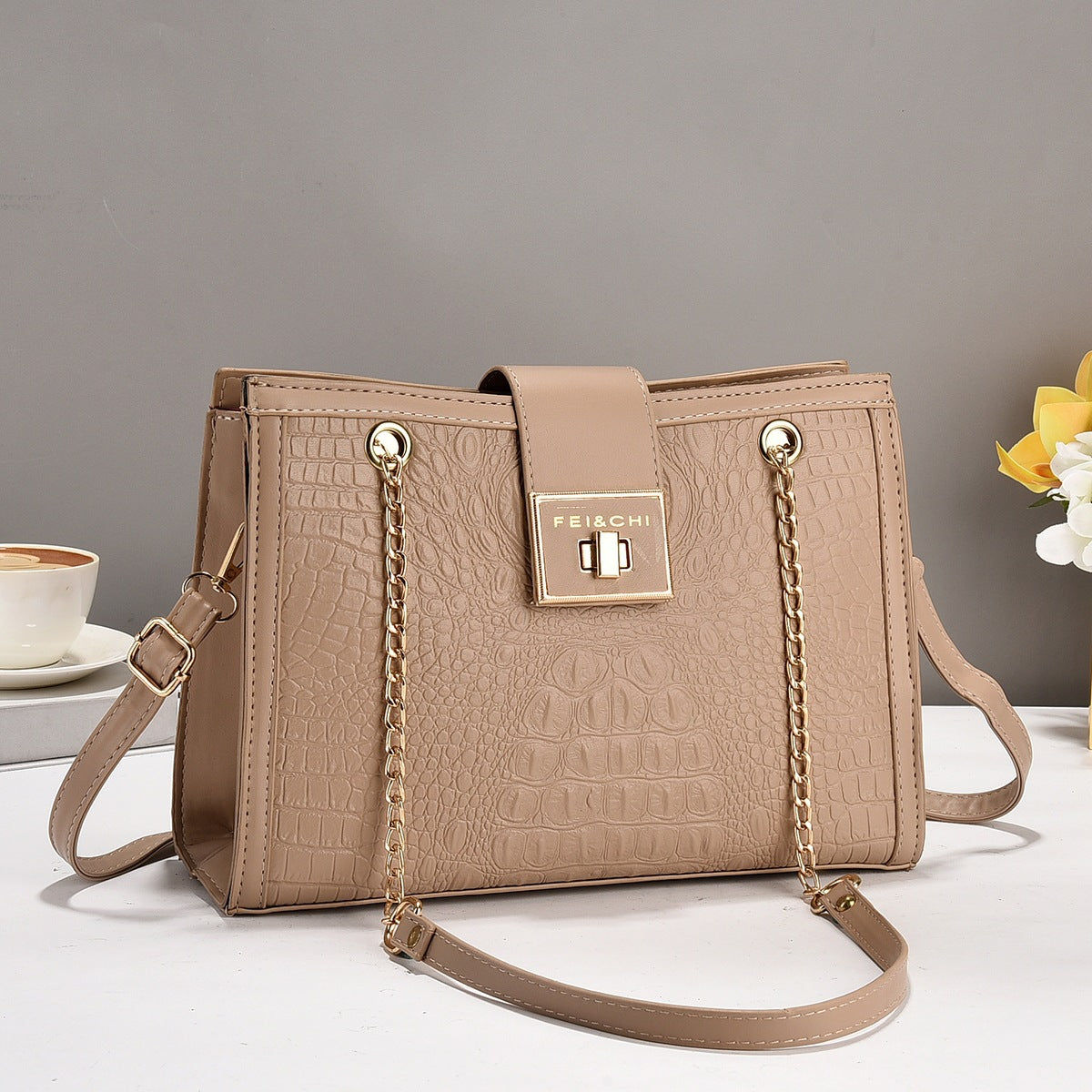 Cross border large bag 2024 new trend, large capacity embossed crocodile pattern single shoulder handbag, simple tote bag for women