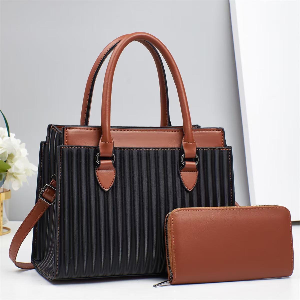 Korean version women's handbag 2025 new retro striped embossed large capacity contrasting color single shoulder crossbody tote mother bag