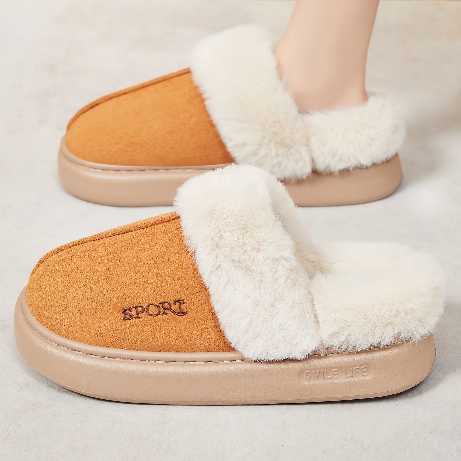 Cotton shoes for women in winter, new style with added velvet and thickened home cotton slippers, fashionable and versatile short boots, cross-border one-piece women's cotton boots