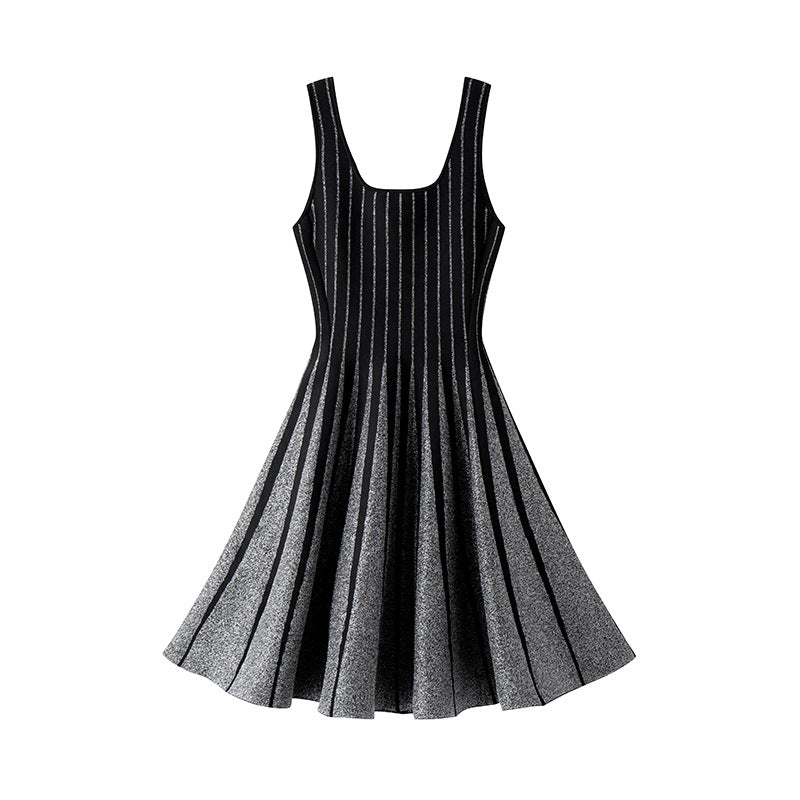 Short sleeveless dress with French elegance, square neckline, defined waist, and high-quality Jacquard knit fabric